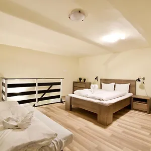 budget-apartment-by-hi5-zoltan-street.inbudapesthotels.com/